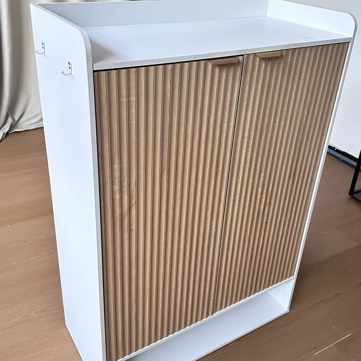 45" 6-Tiers Shoe Storage Cabinet,20 Pairs Fluted Shoe Organizer with Doors, Modern Shoe Cabinet for Enterway, White